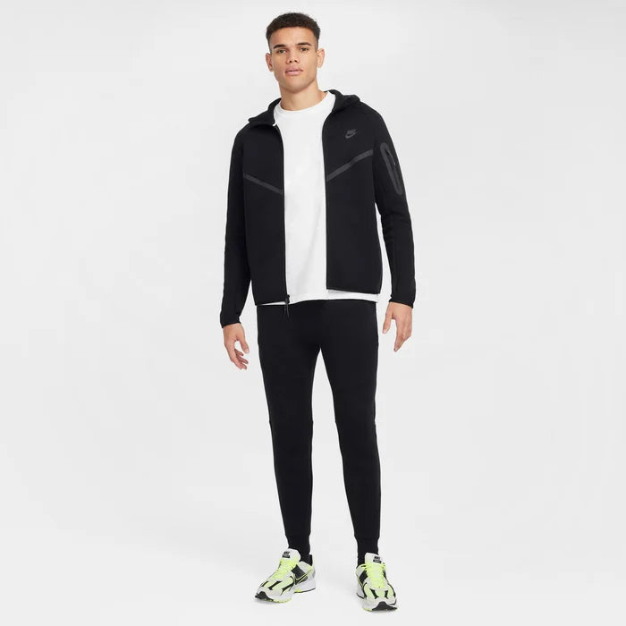 Nike Tech Fleece Ensemble