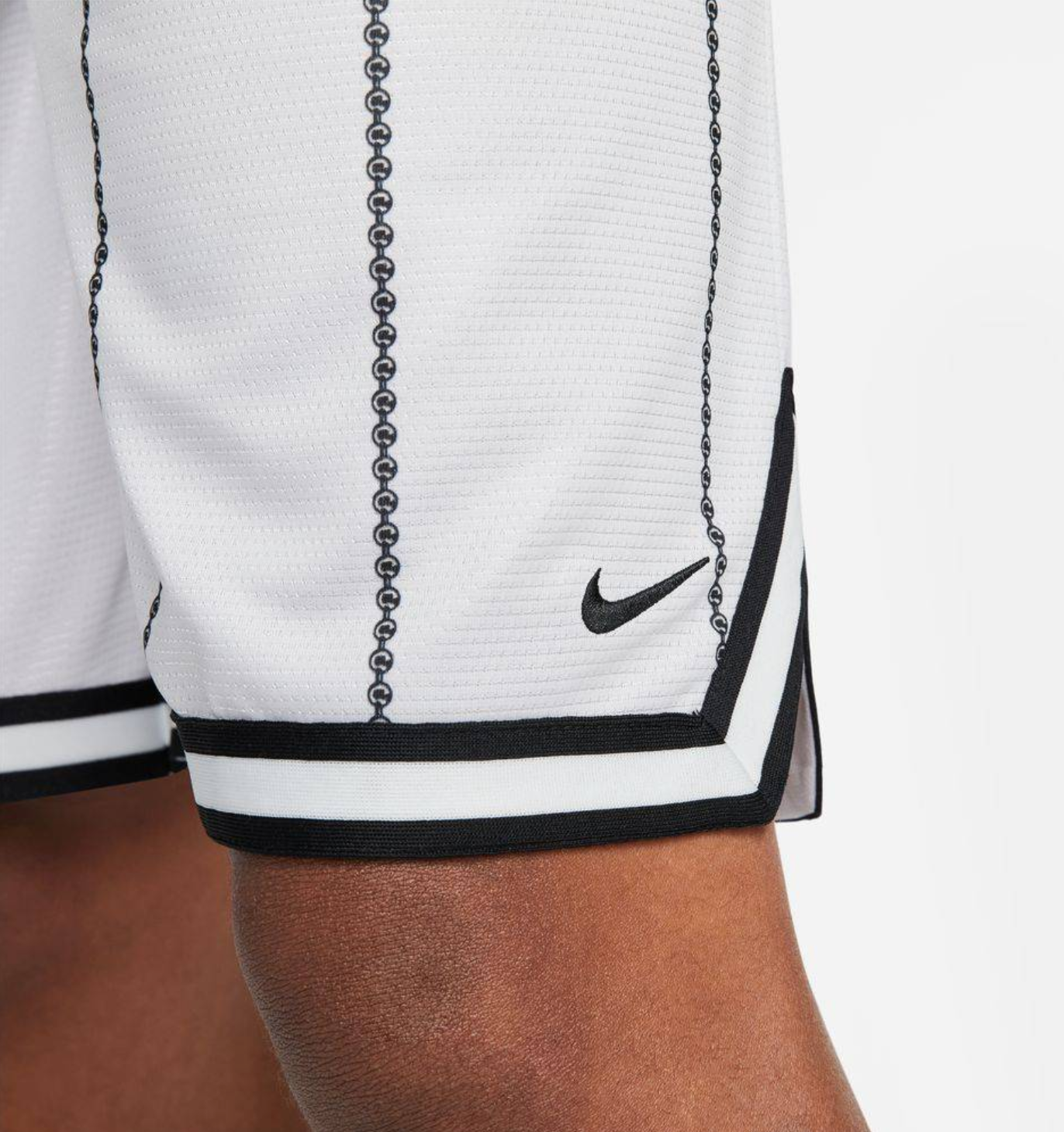 NIKE DRI-FIT DNA SEASONAL BASKETBALL SHORT