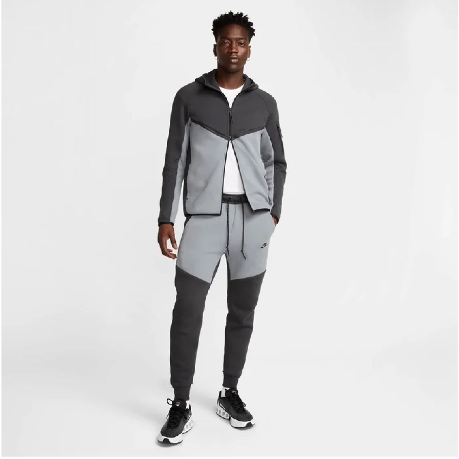 Nike Tech Fleece Ensemble
