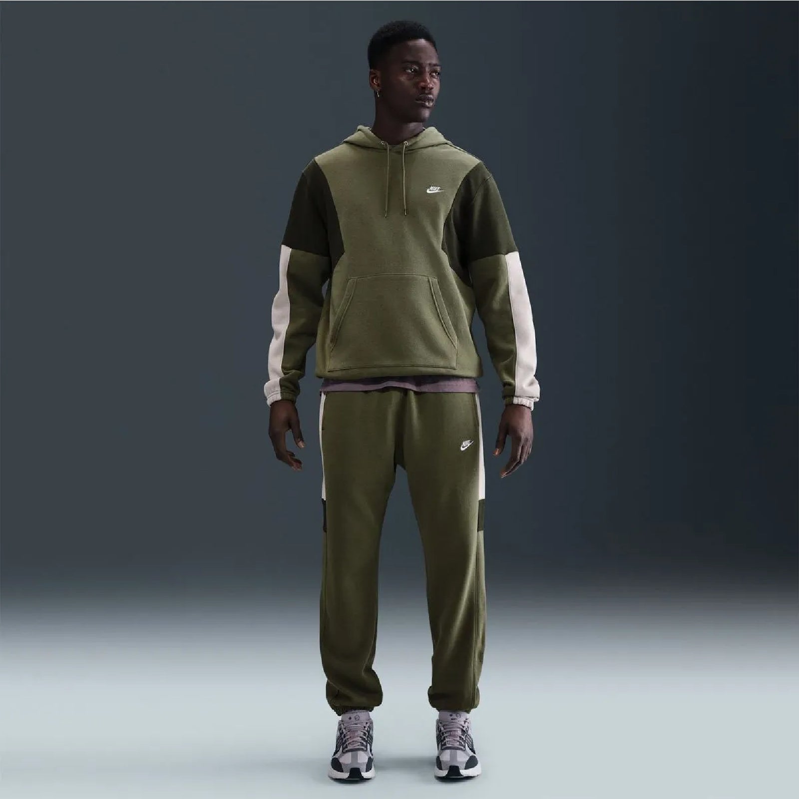 Nike Club Fleece – Sports-Inspired Hoodie