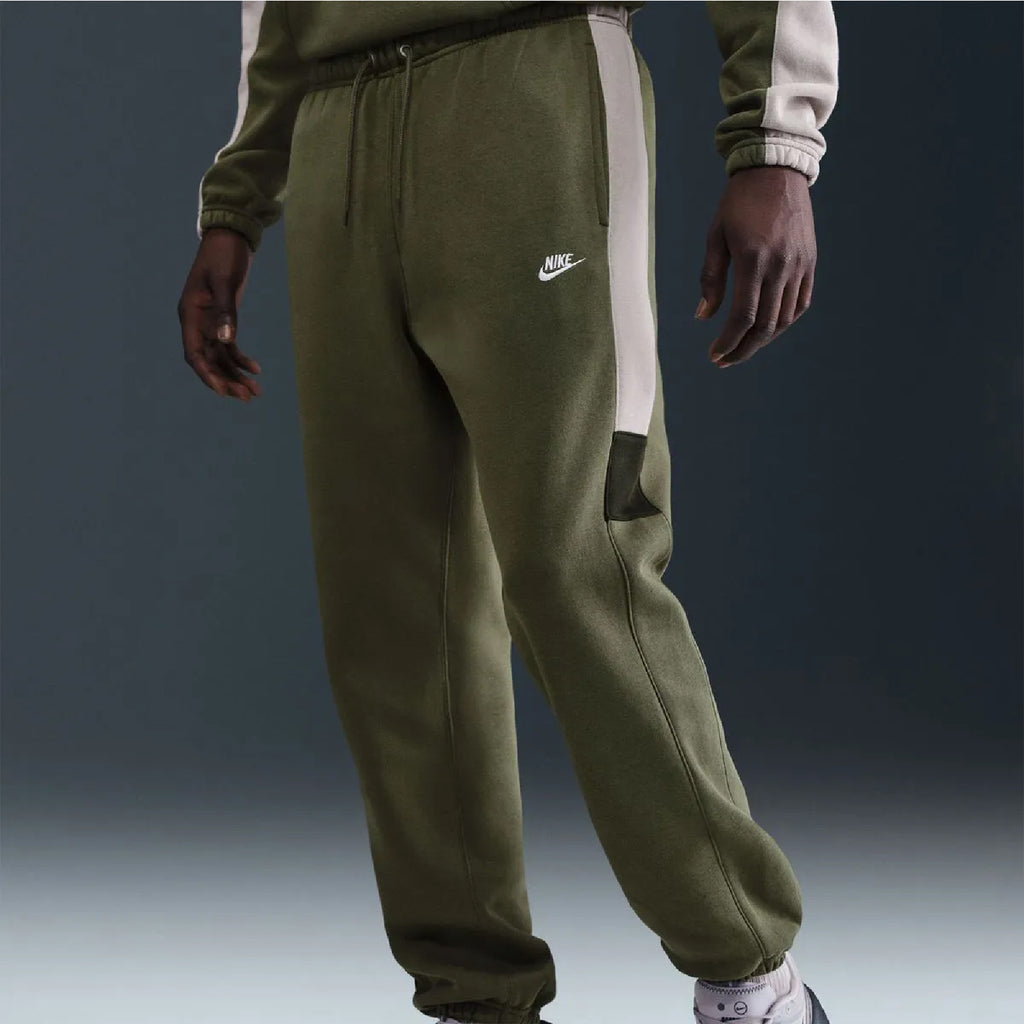 Nike Club Fleece – Sports-Inspired Hoodie