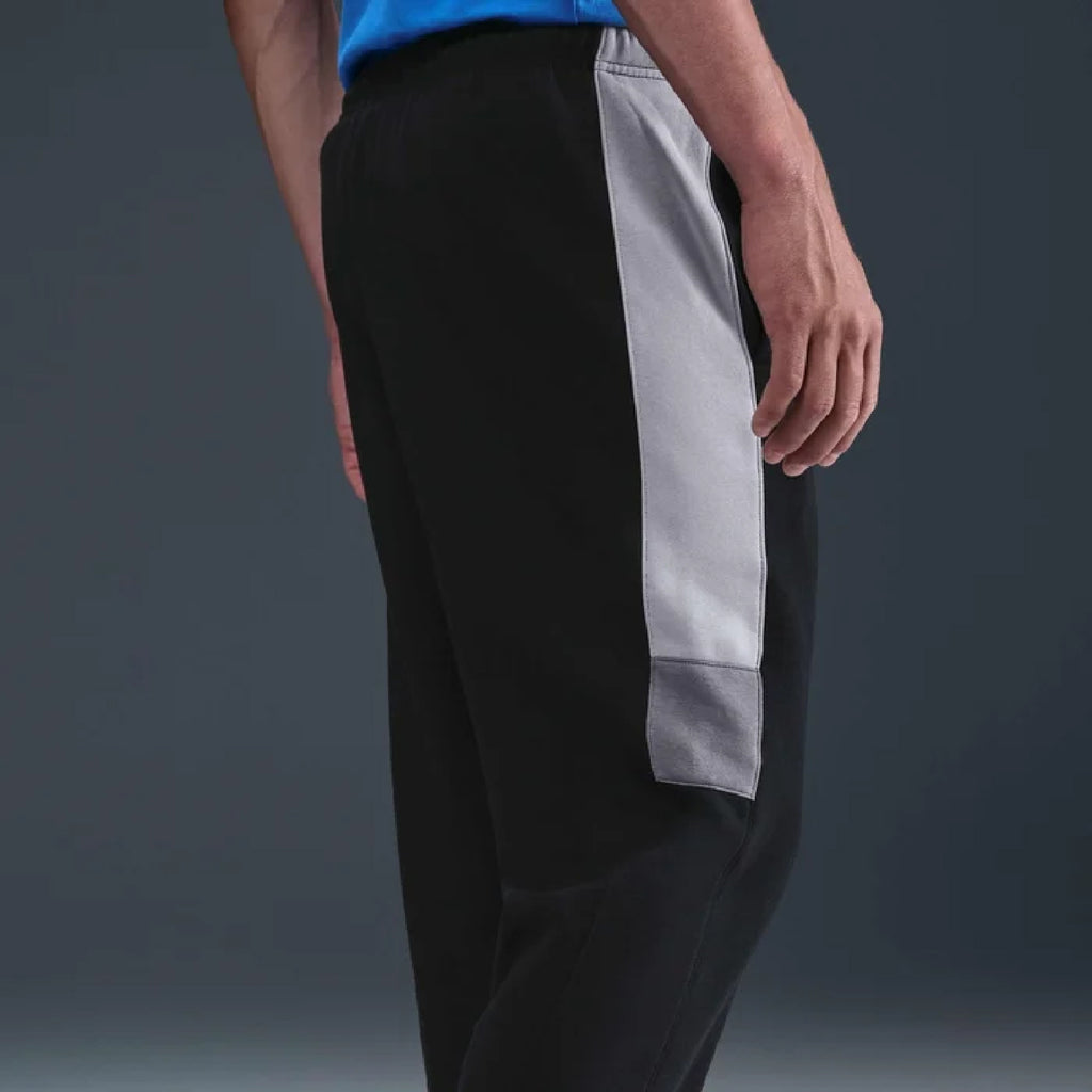 Nike Club Fleece – Sports-Inspired Hoodie