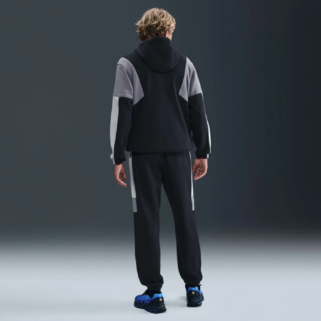 Nike Club Fleece – Sports-Inspired Hoodie